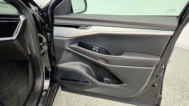 2024 Jeep Wagoneer S Launch Edition AWD w/ Premium Leather & Tri-Zone Climate Control - 22999378 - 24