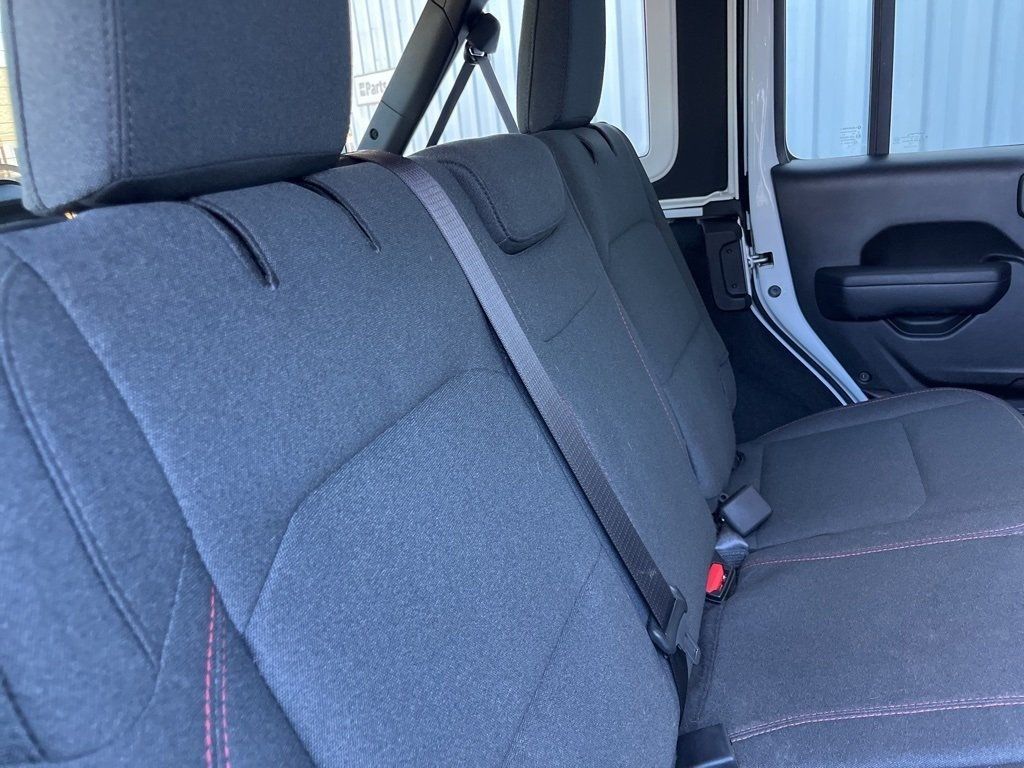 2024 Jeep Wrangler Rubicon - 22963779 - 25