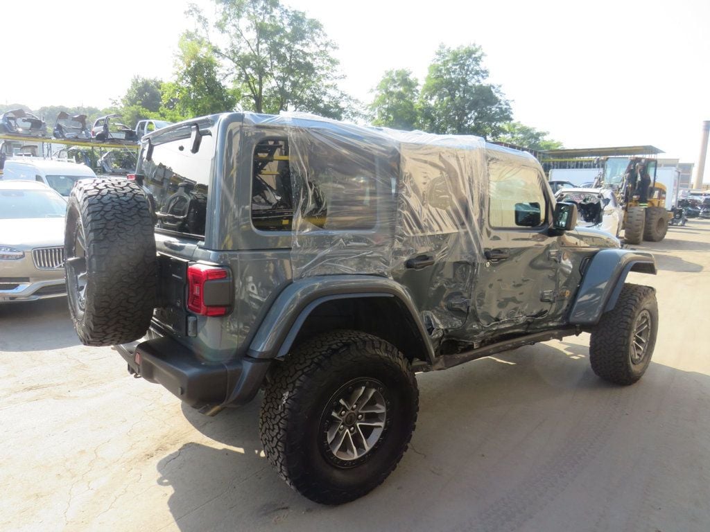 Jeep Wrangler photo 4