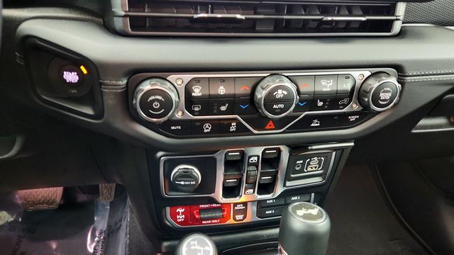 2024 Jeep Wrangler Rubicon 4 Door 4x4 w/ Nappa Leather Seats & 3-Piece Hard Top - 23011339 - 16