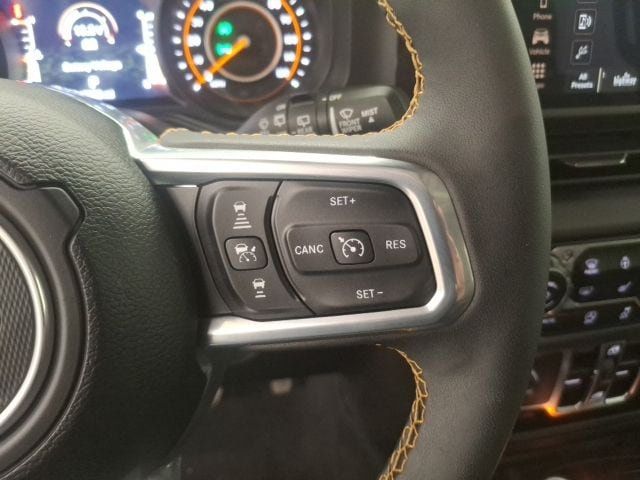 2024 Jeep Wrangler Sahara - 23078530 - 17