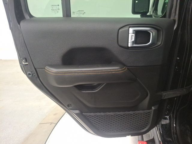 2024 Jeep Wrangler Sahara - 23078530 - 33