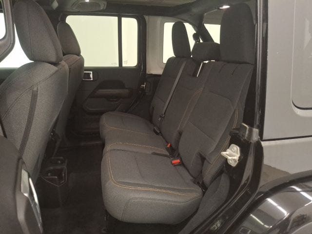 2024 Jeep Wrangler Sahara - 23078530 - 34
