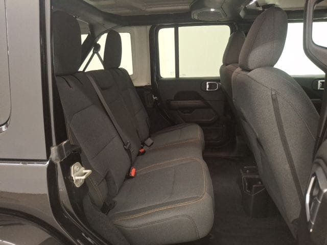2024 Jeep Wrangler Sahara - 23078530 - 38