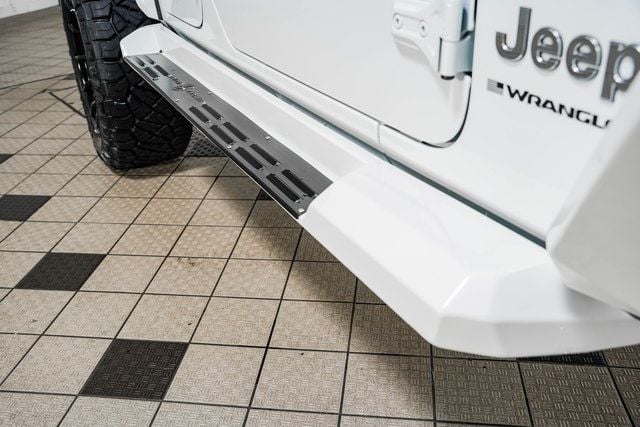 2024 Jeep Wrangler Sahara - 22278213 - 18