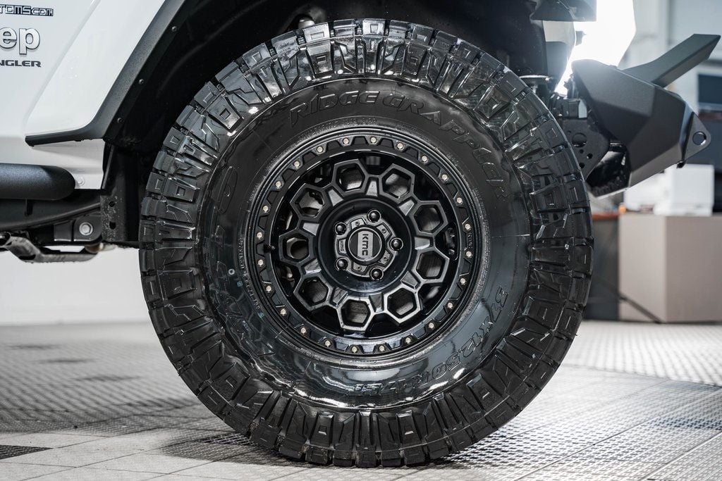 2024 Jeep Wrangler Sahara - 22801334 - 23
