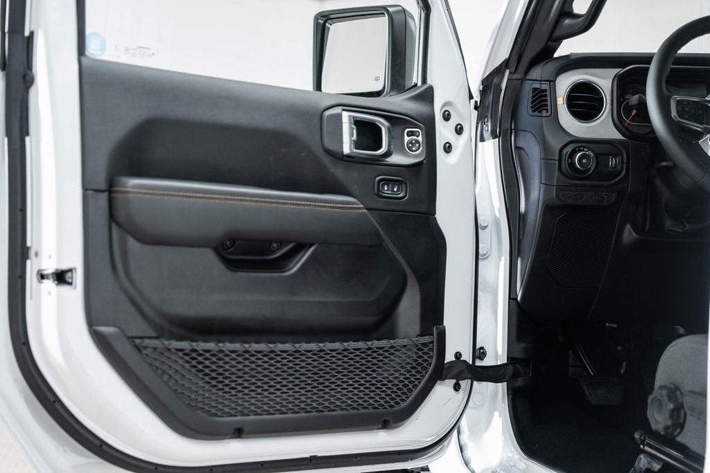 2024 Jeep Wrangler Sahara - 22801334 - 46