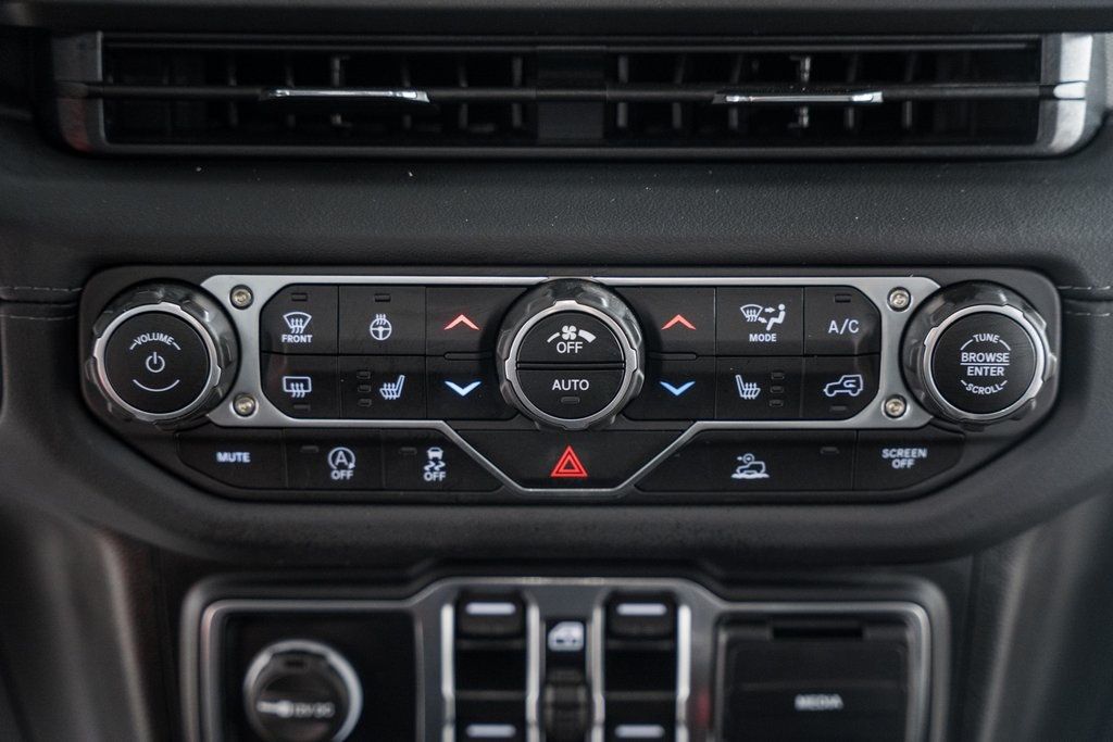 2024 Jeep Wrangler Sahara - 22815475 - 28