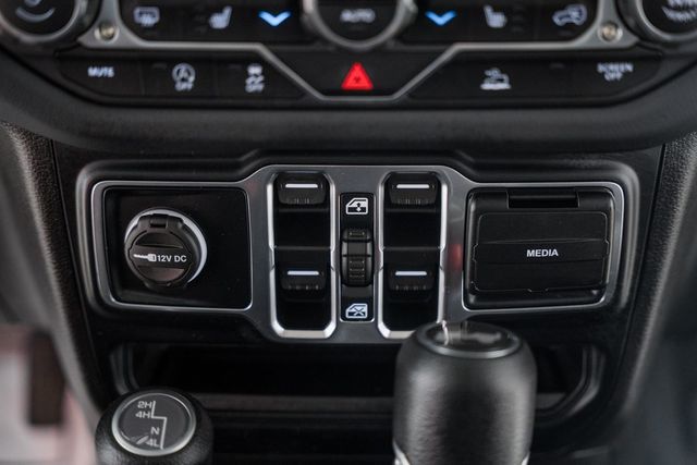 2024 Jeep Wrangler Sahara - 22815475 - 29