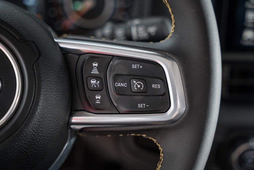 2024 Jeep Wrangler Sahara - 22815475 - 32