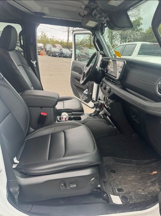 2024 Jeep Wrangler Sahara - 22931219 - 17