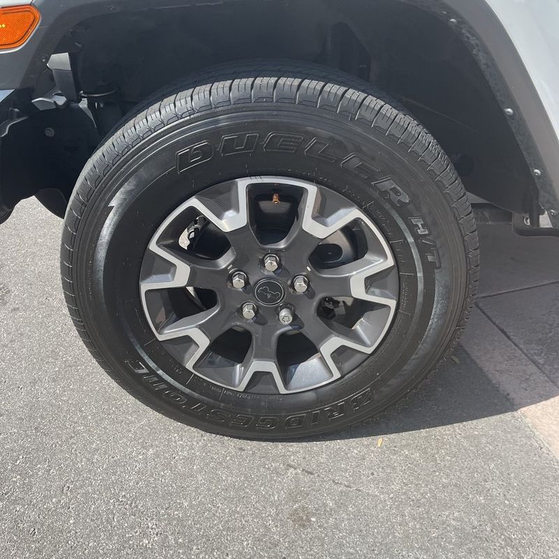 2024 Jeep Wrangler Sahara - 22951928 - 16