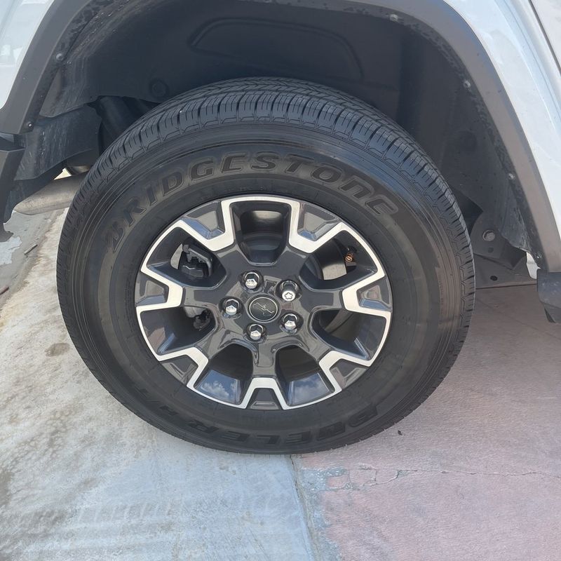 2024 Jeep Wrangler Sahara - 22951928 - 18