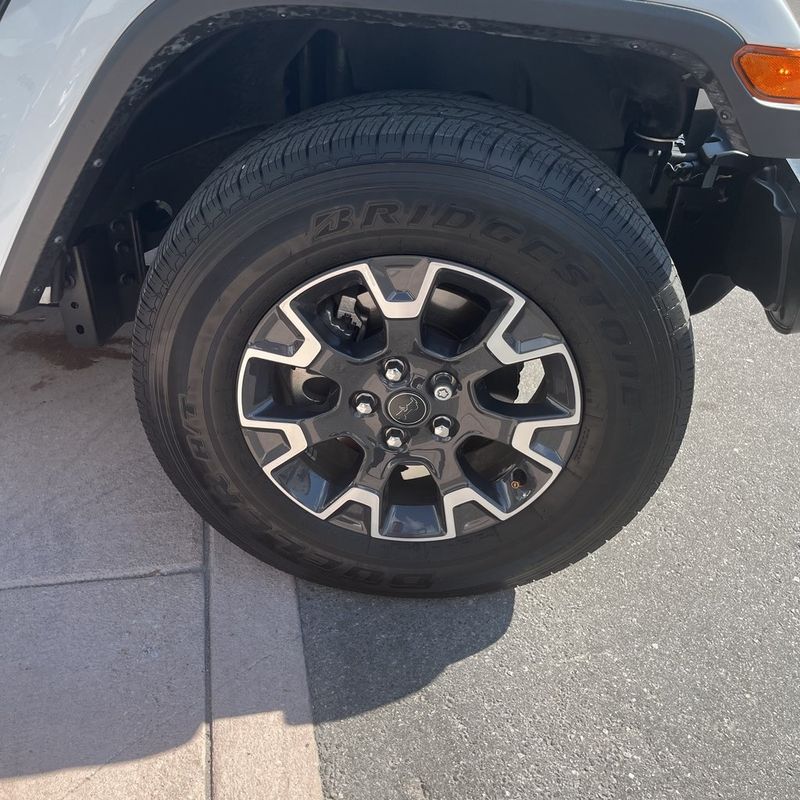 2024 Jeep Wrangler Sahara - 22951928 - 19