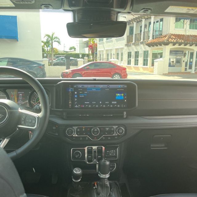 2024 Jeep Wrangler Sahara - 22951928 - 25