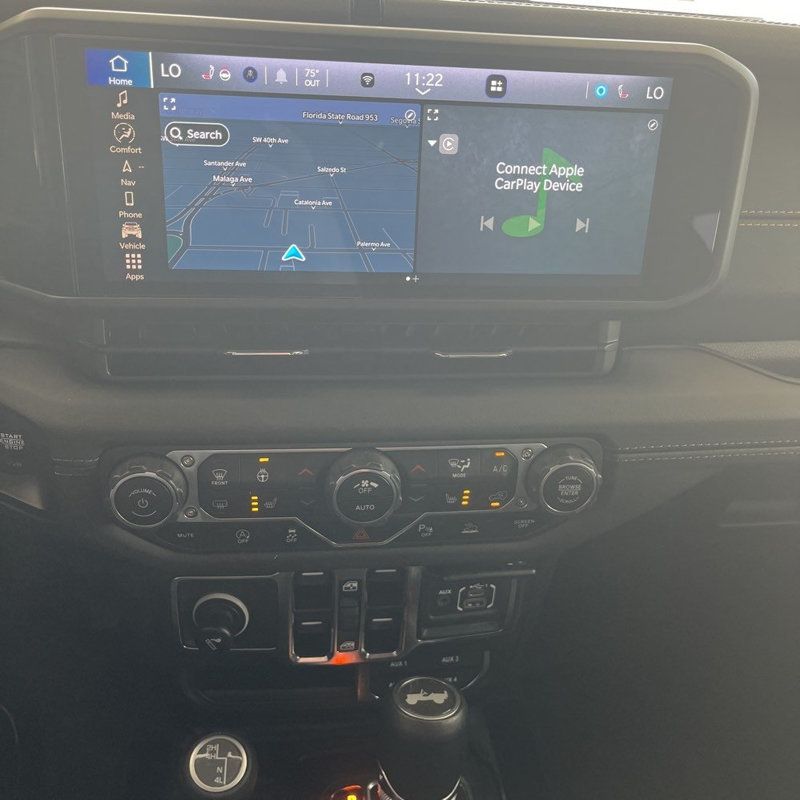 2024 Jeep Wrangler Sahara - 22951928 - 26