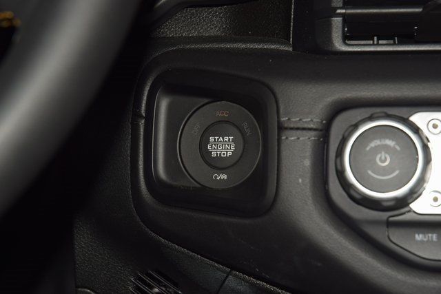 2024 Jeep Wrangler Sahara - 22951928 - 33