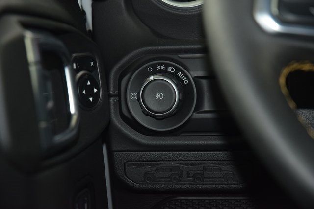 2024 Jeep Wrangler Sahara - 22951928 - 34