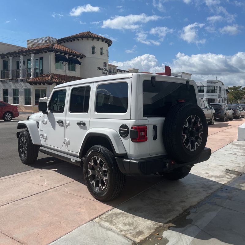2024 Jeep Wrangler Sahara - 22951928 - 8