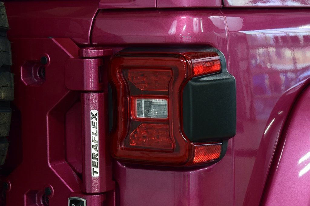 2024 Jeep Wrangler Sahara - 22952262 - 19