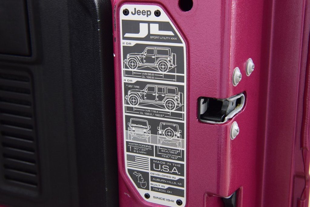 2024 Jeep Wrangler Sahara - 22952262 - 24