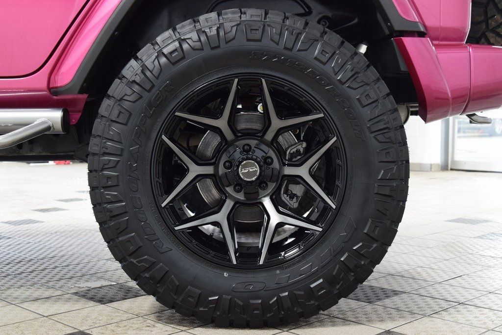 2024 Jeep Wrangler Sahara - 22952262 - 26