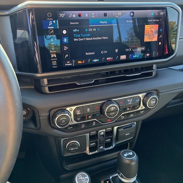 2024 Jeep Wrangler Sahara - 22952262 - 26