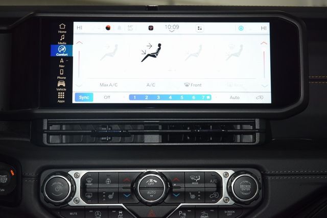 2024 Jeep Wrangler Sahara - 22952262 - 32