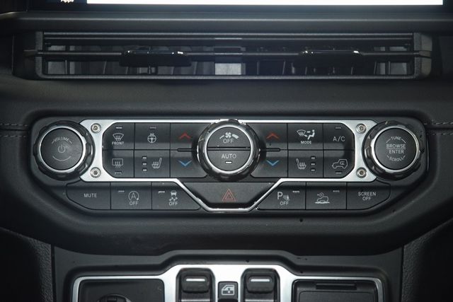 2024 Jeep Wrangler Sahara - 22952262 - 33