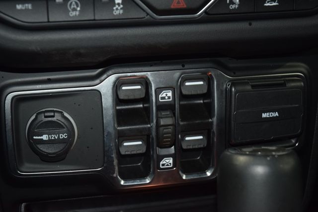 2024 Jeep Wrangler Sahara - 22952262 - 34