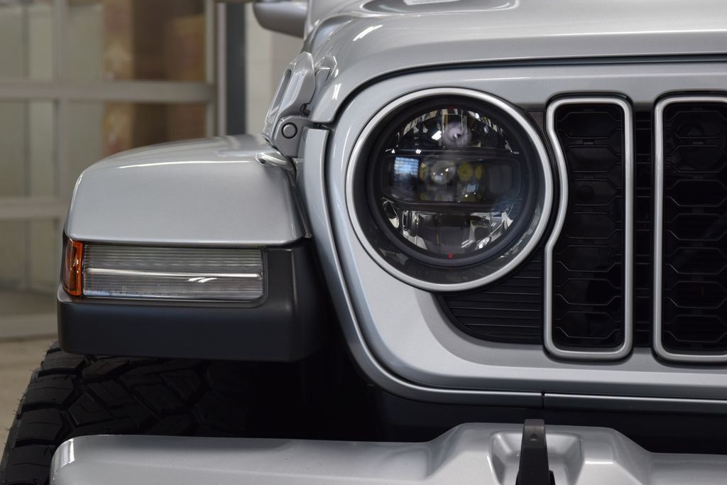 2024 Jeep Wrangler Sahara - 22993767 - 9