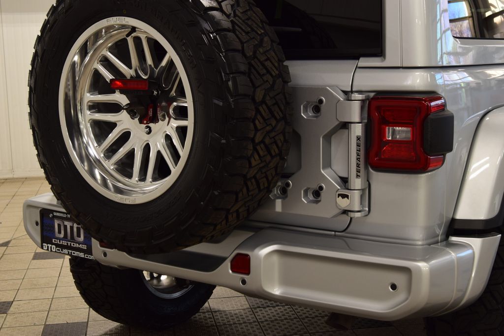 2024 Jeep Wrangler Sahara - 22993767 - 16