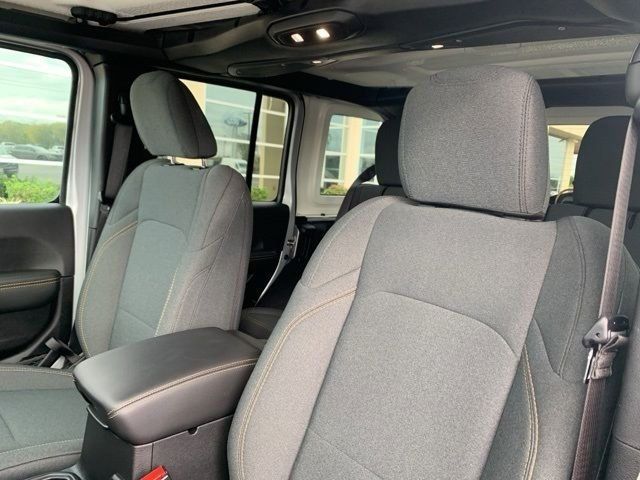 2024 Jeep Wrangler Sahara - 22993767 - 16