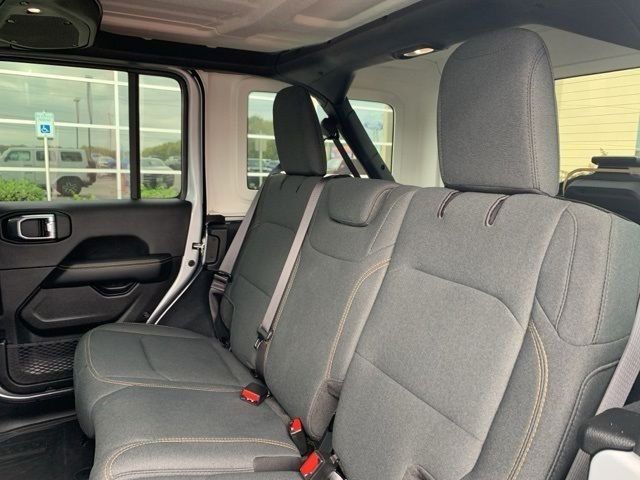 2024 Jeep Wrangler Sahara - 22993767 - 17