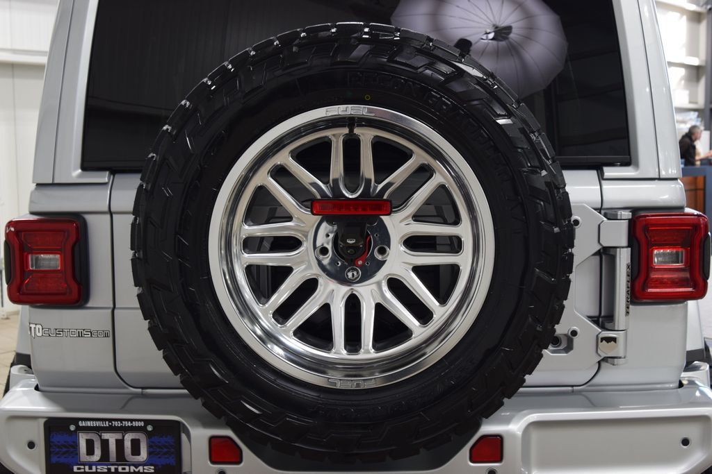 2024 Jeep Wrangler Sahara - 22993767 - 21