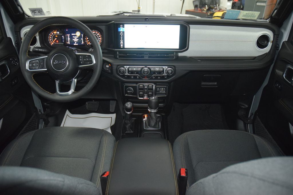 2024 Jeep Wrangler Sahara - 22993767 - 27