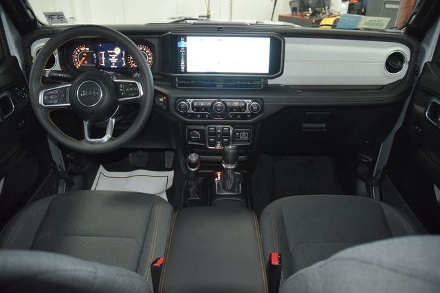 2024 Jeep Wrangler Sahara - 22993767 - 27