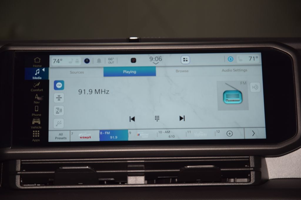 2024 Jeep Wrangler Sahara - 22993767 - 28