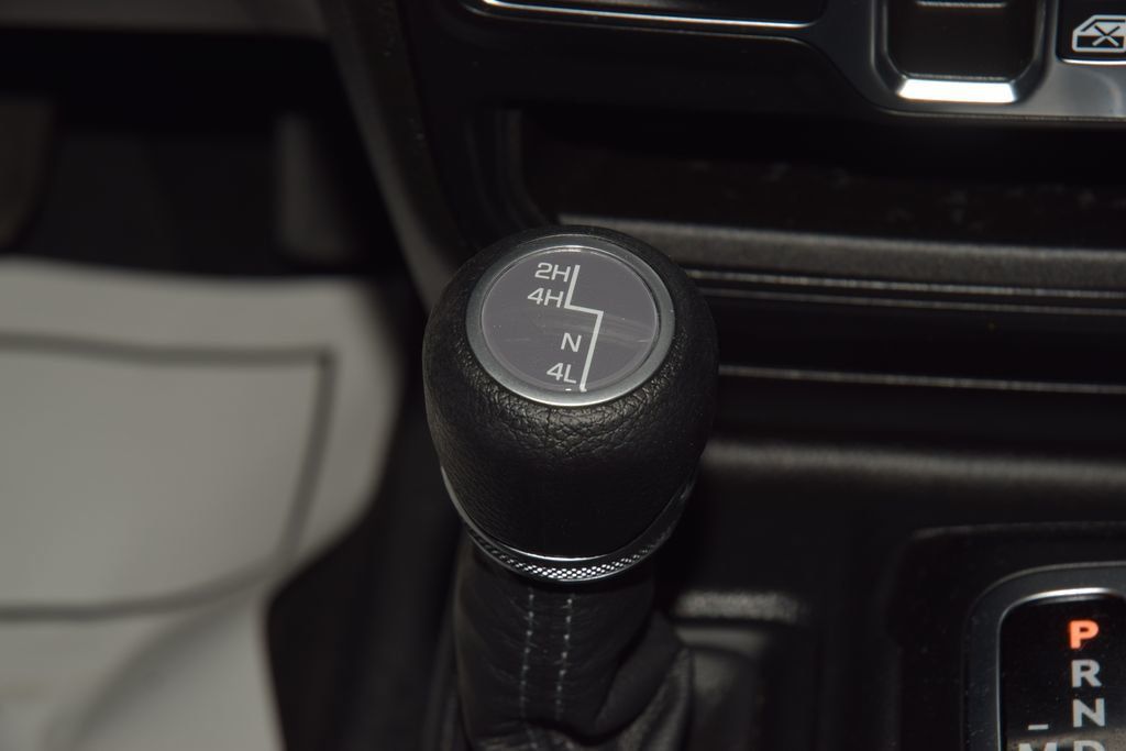 2024 Jeep Wrangler Sahara - 22993767 - 30