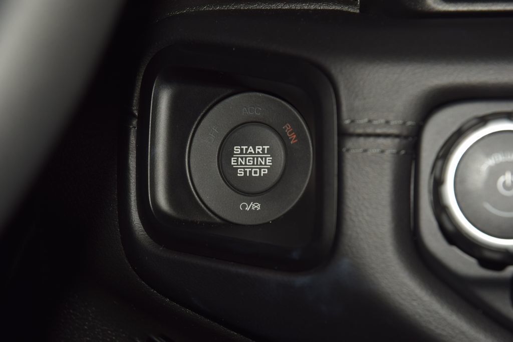 2024 Jeep Wrangler Sahara - 22993767 - 31