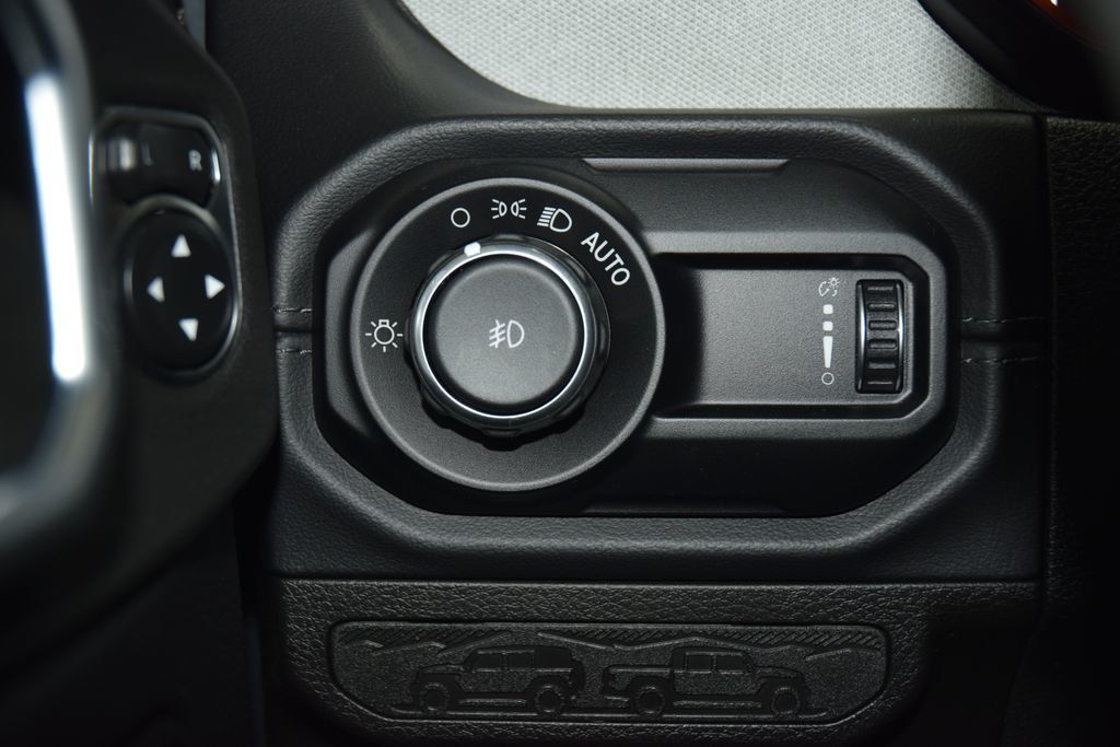 2024 Jeep Wrangler Sahara - 22993767 - 32