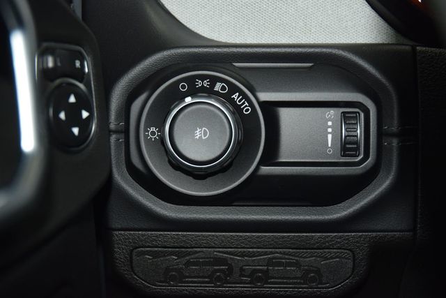 2024 Jeep Wrangler Sahara - 22993767 - 32