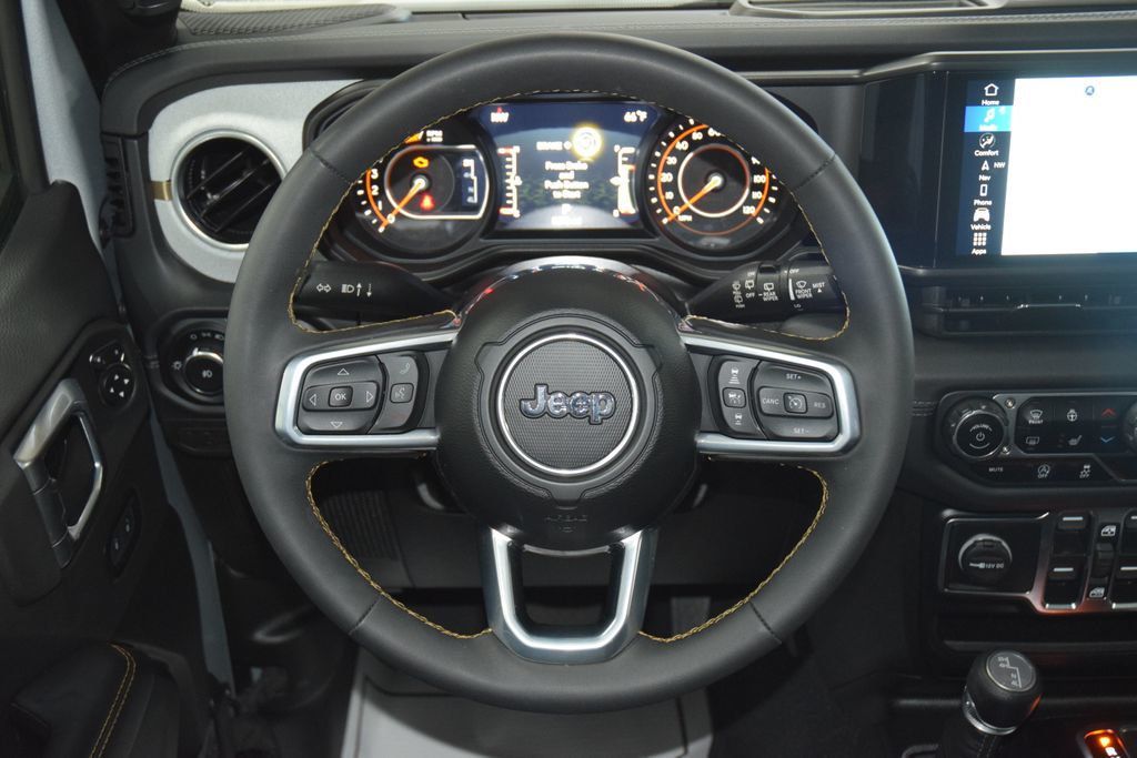 2024 Jeep Wrangler Sahara - 22993767 - 33