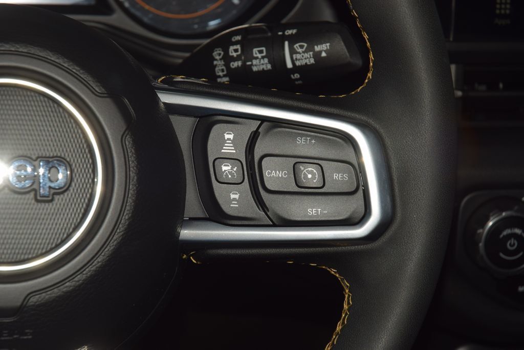 2024 Jeep Wrangler Sahara - 22993767 - 35