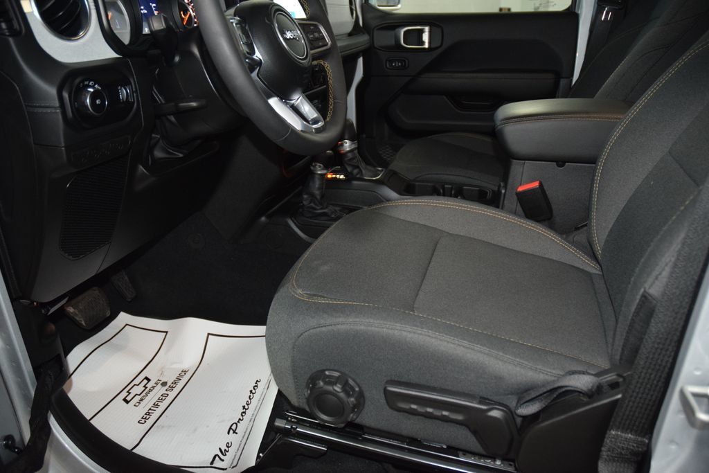 2024 Jeep Wrangler Sahara - 22993767 - 36