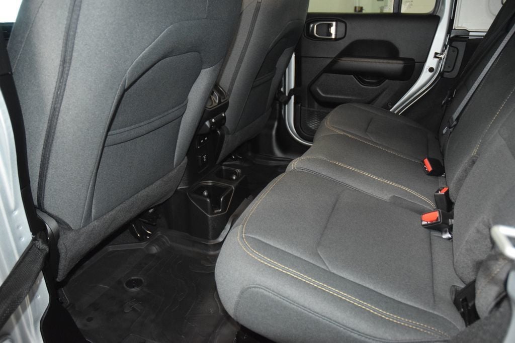 2024 Jeep Wrangler Sahara - 22993767 - 38