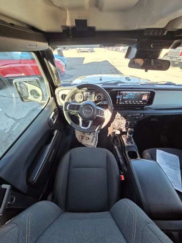 2024 Jeep Wrangler Sahara 4 Door 4x4 - 23010486 - 11