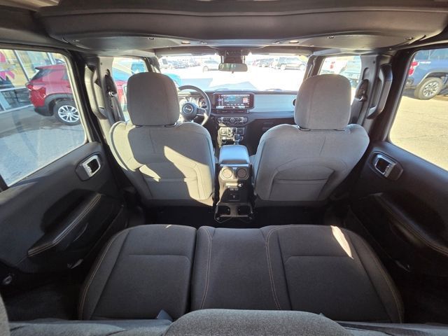 2024 Jeep Wrangler Sahara 4 Door 4x4 - 23010486 - 6