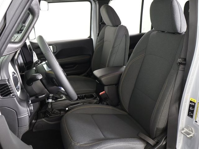 2024 Jeep Wrangler Sahara 4 Door 4x4 - 22933446 - 25