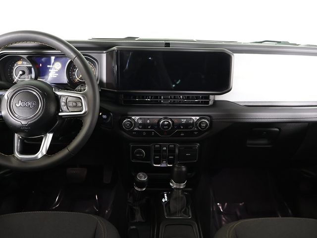 2024 Jeep Wrangler Sahara 4 Door 4x4 - 22933446 - 37
